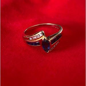 Beautiful Solid 10k Gold Blue Sapphire Marquise Cut 10 Natural Diamond Ring.